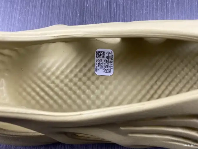 Yeezy Sulfur Adidas Foam RNNR GV6775 0516